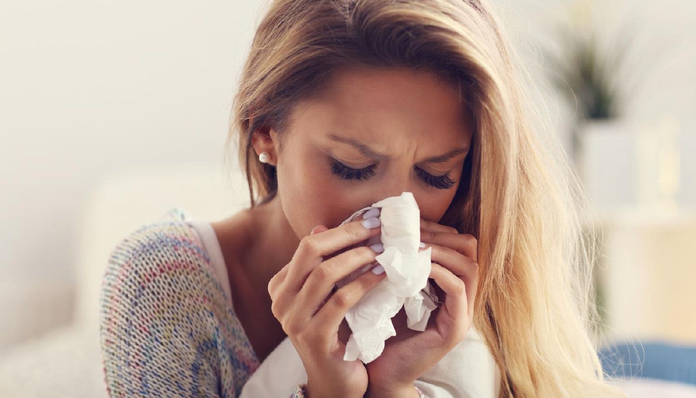 Všechno, co potřebujete vědět o rýmě: příčiny, léčba a rizika dlouhodobého využívání nosních kapek a spreje